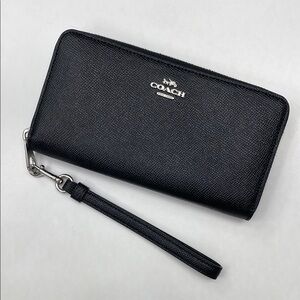 NWT Coach Black Zip-Around Wristlet/Wallet